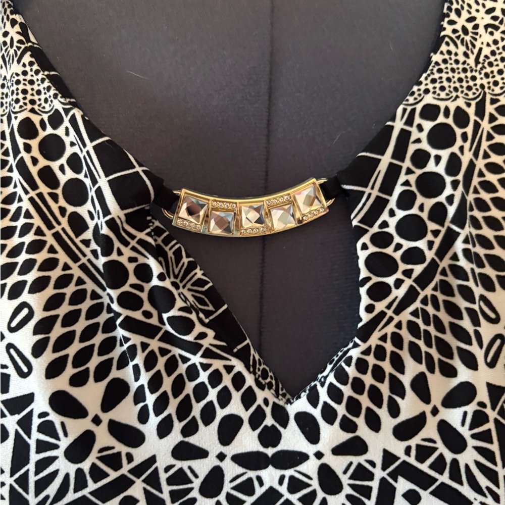 Haani Black and White Geometric Midi Dress - Picture 3 of 5